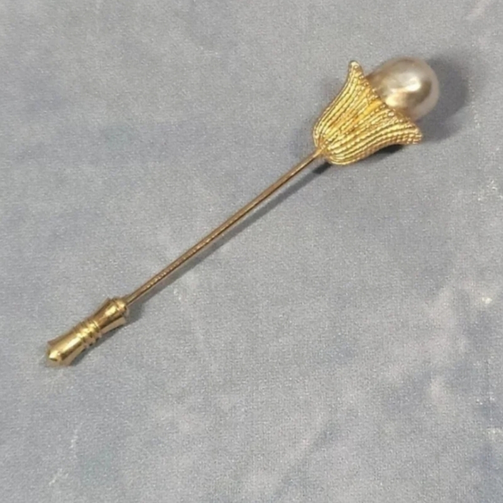 Vintage Goldtone Floral Baroque Faux Pearl Lapel Stick Pin. Scarf pinUnsigned